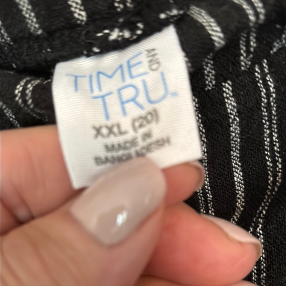 Black and White Striped Pants - Picture 4 of 4